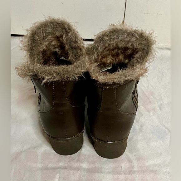 NWOT. LONDON FOG Women's HESTER Warm Lined Bootie BROWN Smooth 7M - Picture 4 of 7